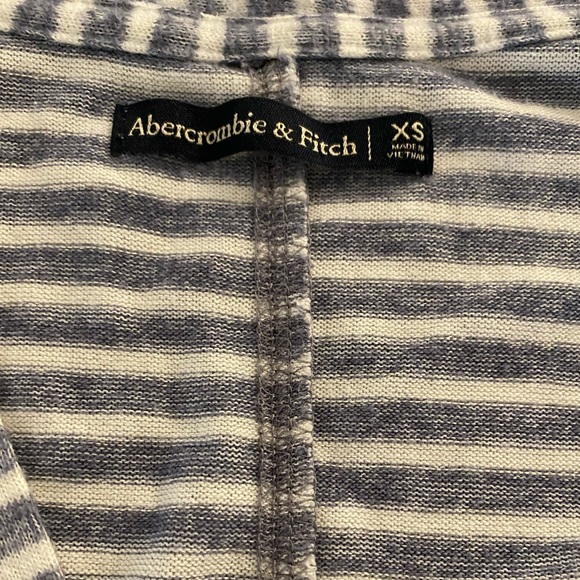 Women’s Abercrombie & Fitch size xs,blue white striped buttons down front,vneck - Picture 3 of 3